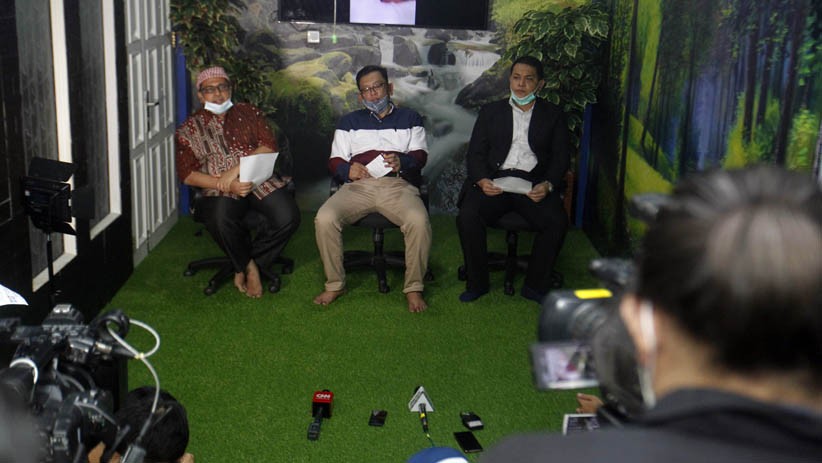 HRS Center Tanggapi Pelanggaran Protokol Kesehatan saat Hajatan Habib Rizieq - Bagian 2