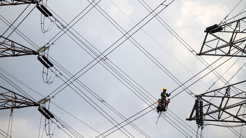 Rawat Kabel PLN, Teknisi Bergelantungan di Atas Kabel SUTET - Bagian 4