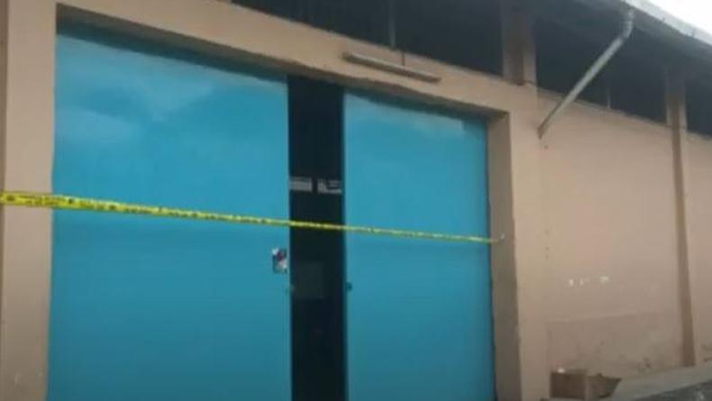 title Kecelakaan Kerja 3 Pegawai Pabrik Tertimpa Bongkahan Es di Medan, 1 Tewas Kecelakaan Kerja 3 Pegawai Pabrik Tertimpa Bongkahan Es di Medan, 1 Tewas