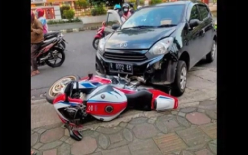 Viral Mobil Ayla Seruduk CBR 1000RR SP, Polisi: Masih dalam Proses Lidik