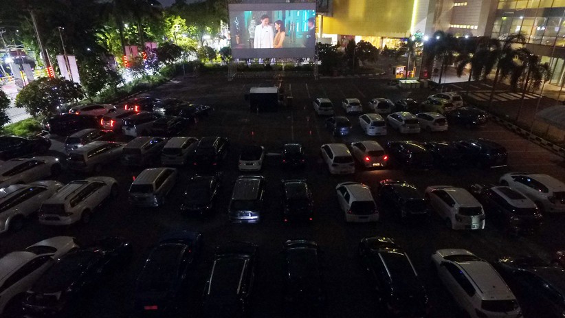 Antusiasme Warga Surabaya Nonton Bioskop Drive-In - Bagian 1