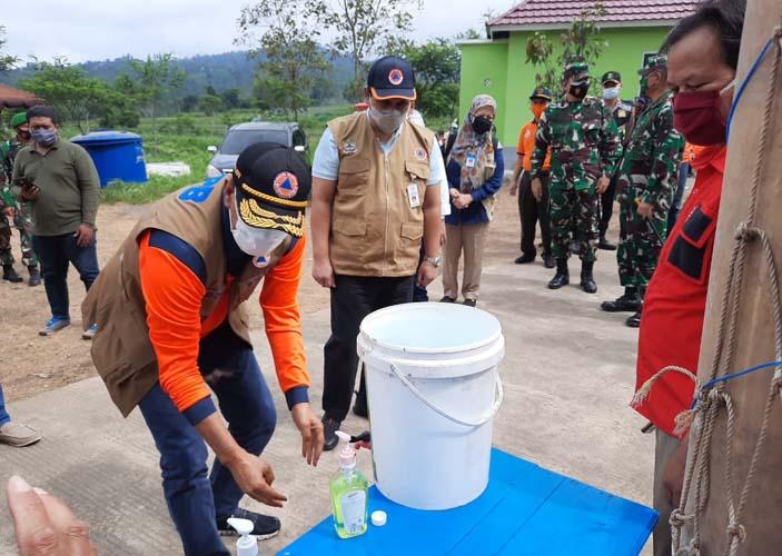 Kepala BNPB Ingatkan Penanganan Pengungsi Merapi Tetap Patuhi Prokes