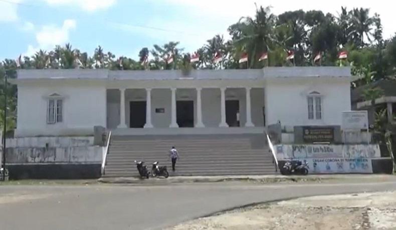 Unik, Bangunan Kantor Desa di Pacitan Ini Mirip Istana Merdeka Jakarta