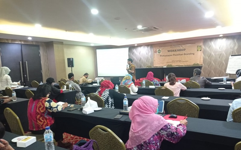 title Bangkit di Era Normal Baru, Pemkot Yogyakarta Bekali UMKM dengan Pemasaran Digital Bangkit di Era Normal Baru, Pemkot Yogyakarta Bekali UMKM dengan Pemasaran Digital