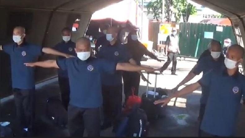 title Dirawat 10 Hari di RS Lapangan, 33 Siswa Pelayaran di Surabaya Sembuh Covid-19 Dirawat 10 Hari di RS Lapangan, 33 Siswa Pelayaran di Surabaya Sembuh Covid-19