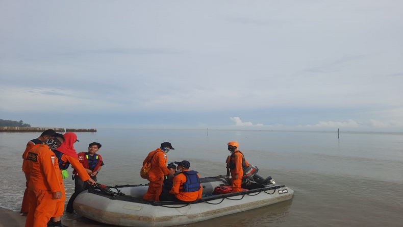 Hendak Mancing dekat Makam, Perempuan di Teluk Sampit Hilang Terseret Arus Pantai