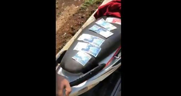 Banjir Uang di Saluran Irigasi Kecamatan Limpung Batang, Ada Warga Dapat Sekantong Kresek