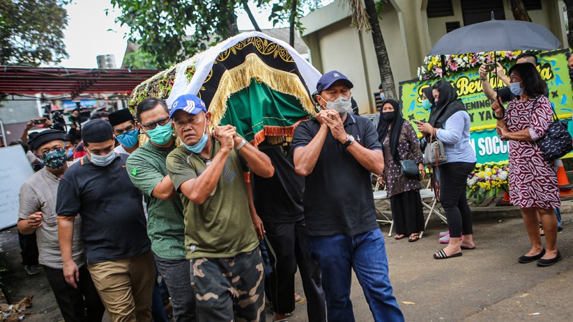 Jenazah Ricky Yacobi Disemayamkan di Rumah Duka Pondok Ranji