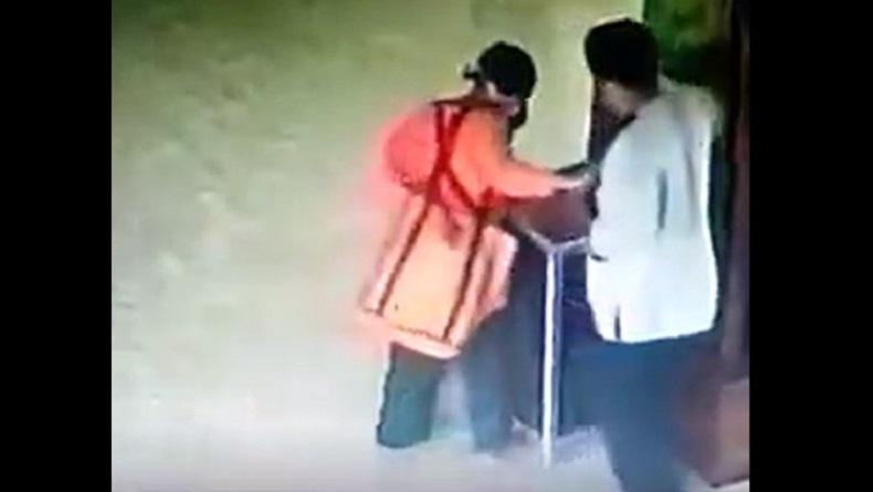 Terekam CCTV, 1 Keluarga di Malang Curi Kotak Amal Masjid