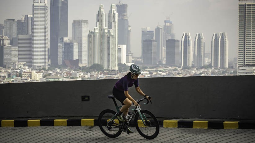 Bersepeda Keliling Gedung Parkir Pusat Perbelanjaan Jakarta - Bagian 2
