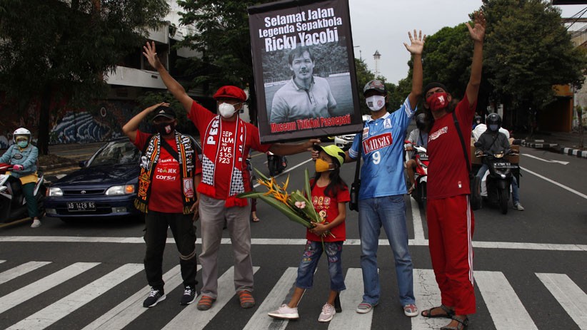 Suporter Timnas Indonesia Mengengang Ricky Yacobi - Bagian 1