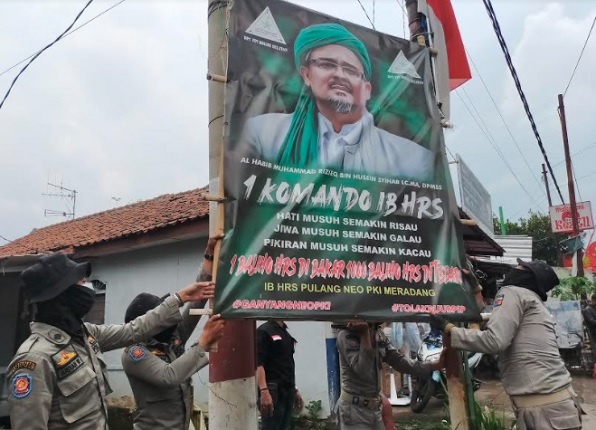 Puluhan Baliho Habib Rizieq di Bogor Dibongkar Tim Gabungan Satpol PP