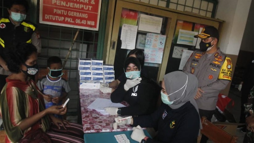 Kapolda Metro Jaya Irjen Fadil Imran Datangi Petamburan Cek Rapid Test Massal - Bagian 2