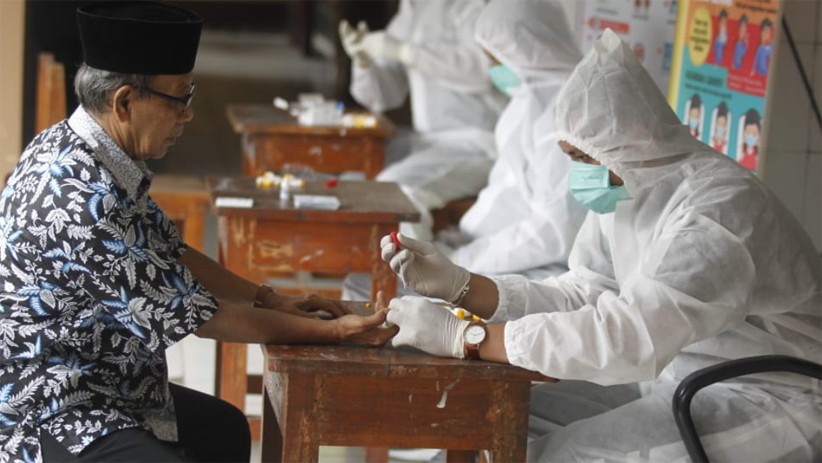 Massa Habib Rizieq Diduga Jadi Klaster Covid-19, Warga Petamburan Rapid Test Massal - Bagian 2