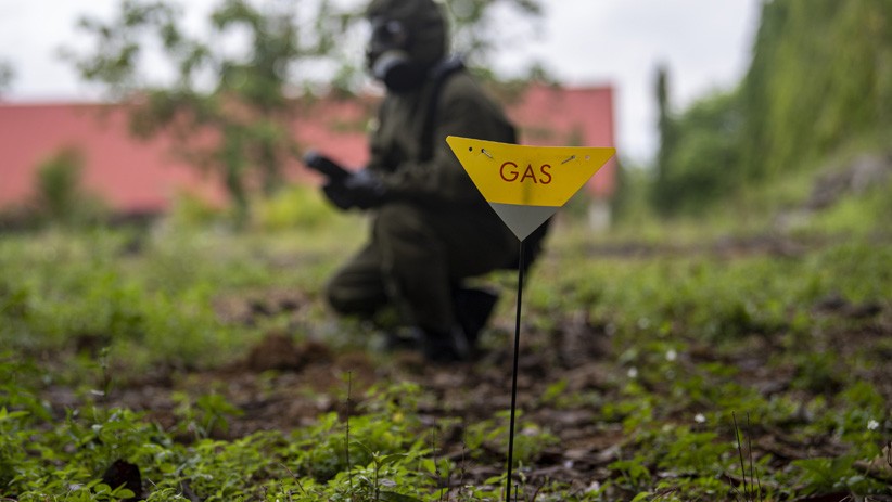 Aksi Prajurit TNI AD Selamatkan Korban Ledakan Gas Beracun - Bagian 4