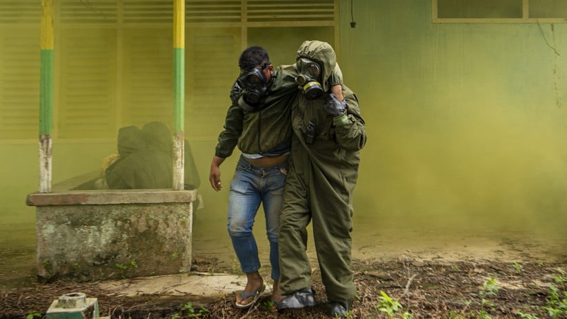 Aksi Prajurit TNI AD Selamatkan Korban Ledakan Gas Beracun - Bagian 1