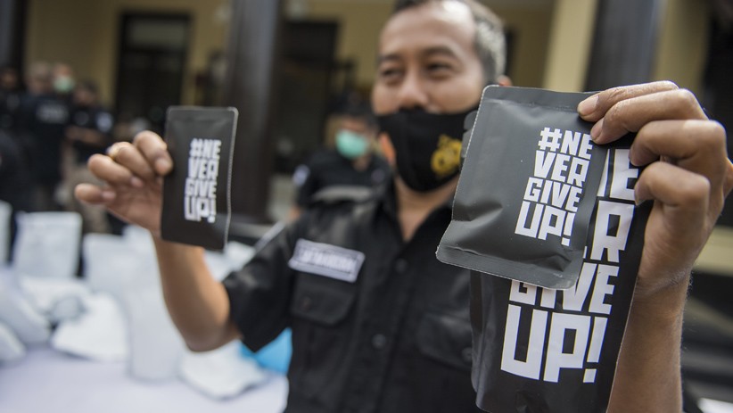 Penampakan 150 Kg Tembakau Gorila Disita dari Industri Rumahan Pengolahan Narkoba - Bagian 2