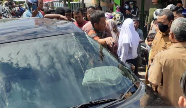 Dalam Sebulan Sudah 3 Mobil Ditabrak Kereta Api di Pariaman