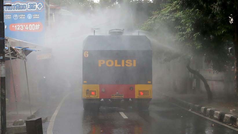 Mobil Water Canon Semprot Cairan Disinfektan di Tebet - Bagian 4