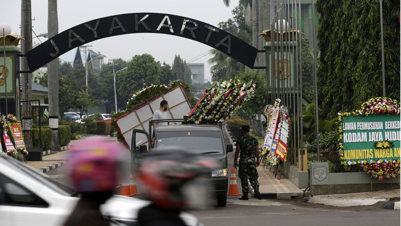 Deretan Karangan Bunga Dukung Pangdam Jaya Copot Spanduk Habib Rizieq - Bagian 4