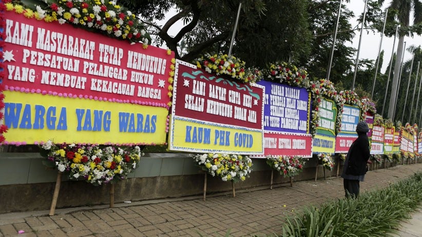 Deretan Karangan Bunga Dukung Pangdam Jaya Copot Spanduk Habib Rizieq - Bagian 1