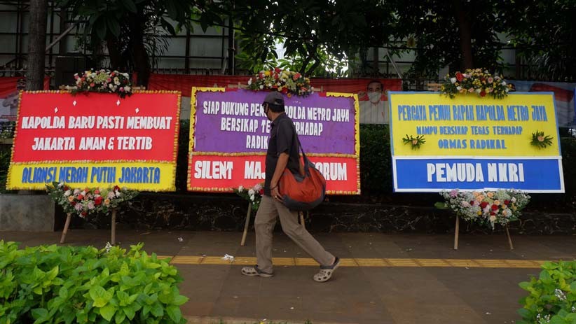 Selain Markas Kodam Jaya, Karangan Bunga Juga Banjiri Polda Metro Jaya - Bagian 2
