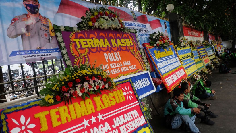 Selain Markas Kodam Jaya, Karangan Bunga Juga Banjiri Polda Metro Jaya - Bagian 4