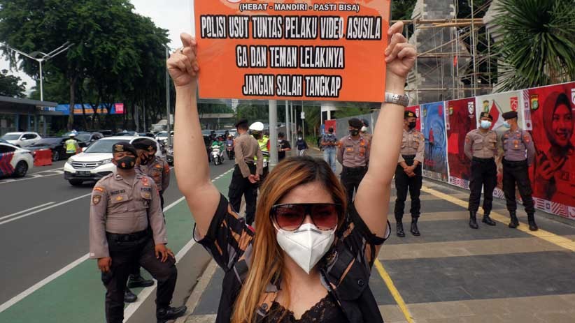 Tuntut Usut Video Syur Mirip Gisel, Sejumlah Perempuan Demo di Polda Metro Jaya - Bagian 1