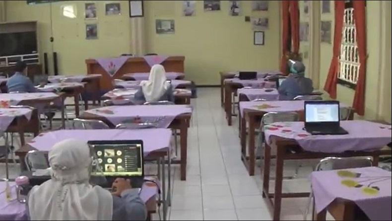 Guru SD SMP di Surabaya Mulai Masuk Sekolah, Protokol Kesehatan Diterapkan Ketat