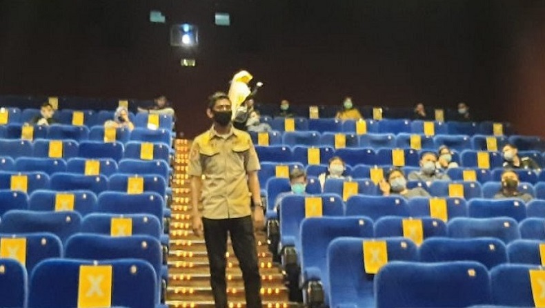 title Pengunjung Masih Sepi, Operasional Bioskop Hari Pertama Dikawal Satpol PP Pengunjung Masih Sepi, Operasional Bioskop Hari Pertama Dikawal Satpol PP