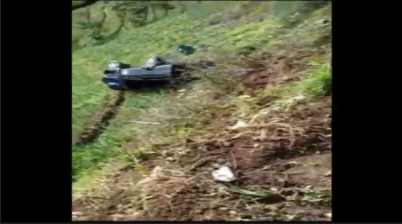 Nekat Lewati Tanjakan Licin Berlumpur, Mobil Pikap Terjun ke Jurang 50 Meter di Lumajang