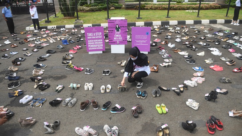 Ratusan Sepatu Disusun Rapi di Gedung DPR, Simbol Dukungan RUU PKS - Bagian 1