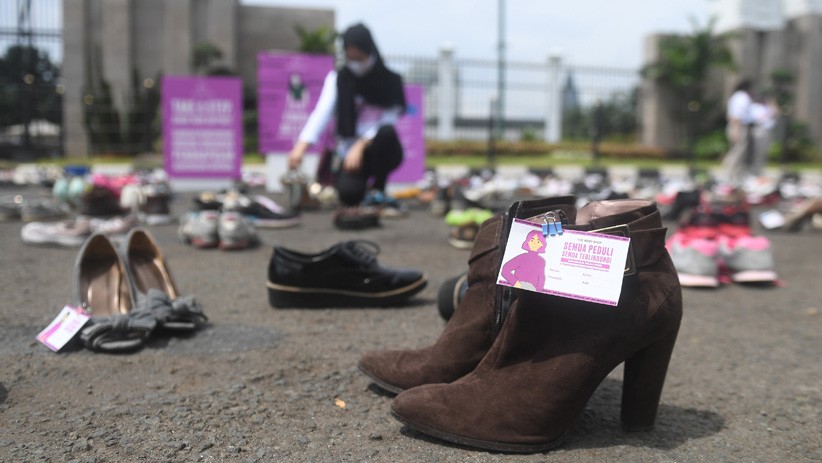 Ratusan Sepatu Disusun Rapi di Gedung DPR, Simbol Dukungan RUU PKS - Bagian 4