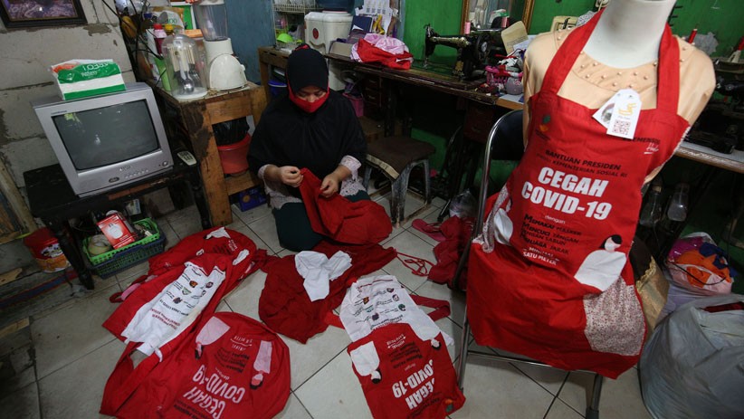 Tas Bansos Covid-19 Disulap Jadi Celemek, Dijual Rp150.000 - Bagian 1