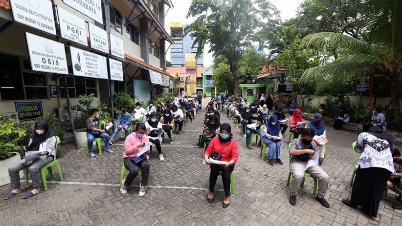 Ribuan Pelajar SMP Surabaya Jalani Swab Test sebelum Sekolah Tatap Muka - Bagian 3