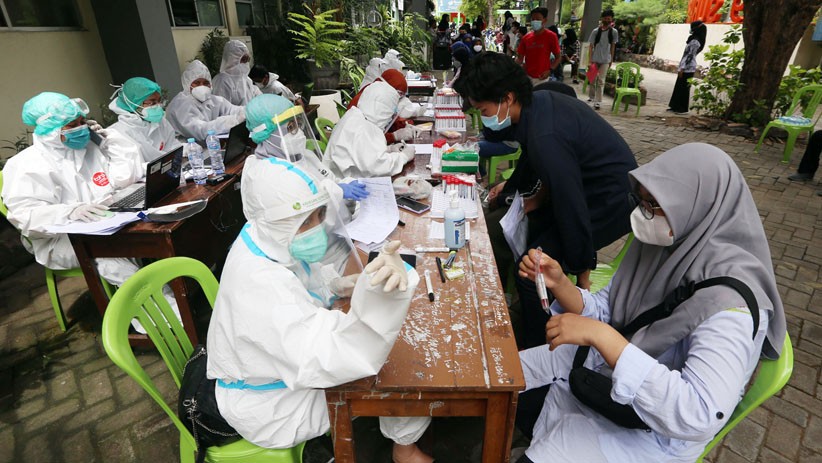 Ribuan Pelajar SMP Surabaya Jalani Swab Test sebelum Sekolah Tatap Muka - Bagian 2