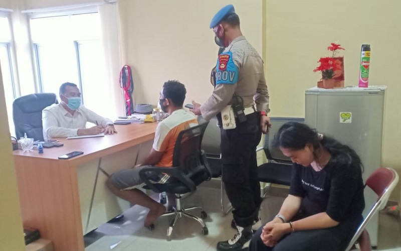 Pengunjung Karaoke Tewas Dibantai Tetangga karena Nyanyi Bareng Istri Pelaku