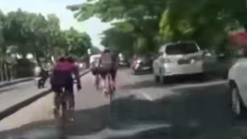 Viral Pesepeda di Jalur Cepat Jalan Soetta Bandung, Netizen: Badan Sehat, Otak Sakit
