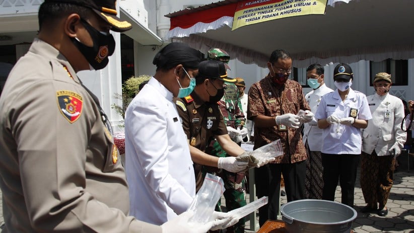 Kejaksaan Negeri Solo Musnahkan Barang Bukti Hasil Kejahatan - Bagian 2