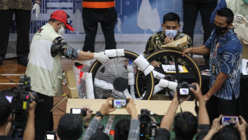 KPK Pamer Barang Bukti Hasil Tangkap Edhy Prabowo, Ada Sepeda hingga Tas Hermes - Bagian 1