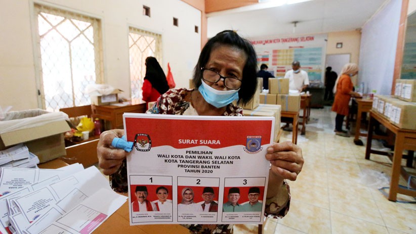 Proses Pelipatan Surat Suara Pilkada Tangerang Selatan - Bagian 1