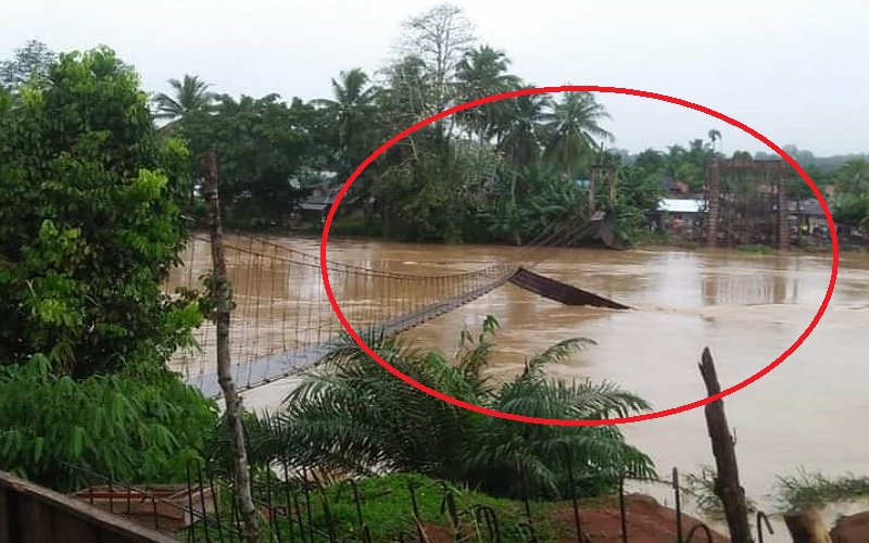 Jembatan Gantung di Merangin Ambruk, Separuh Hanyut Terbawa Arus Sungai