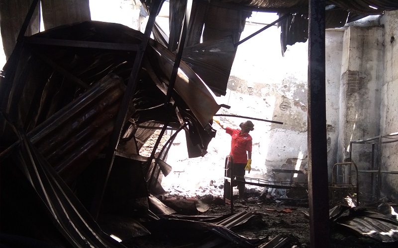 Ruko Spare Part Mobil dan Gudang Konveksi di Tulungagung Kebakaran