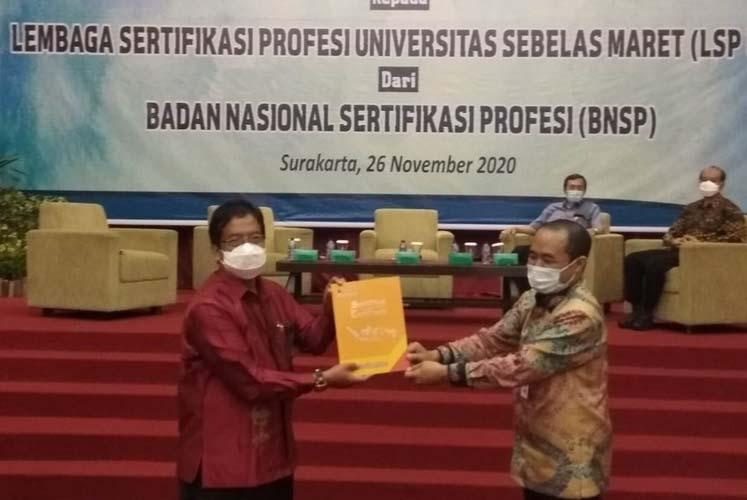Lulusan Sekolah Vokasi UNS Harus Mampu Jawab Tantangan Dunia Industri dan Usaha