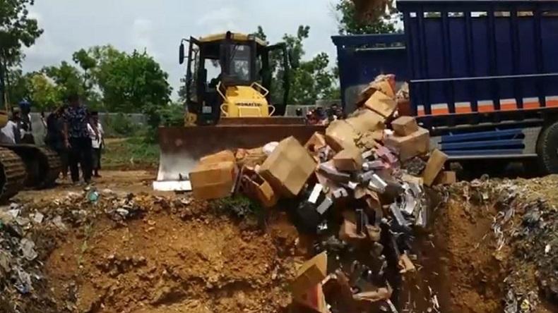 Jutaan Batang Rokok Ilegal Bernilai Miliaran Dimusnahkan di Pamekasan