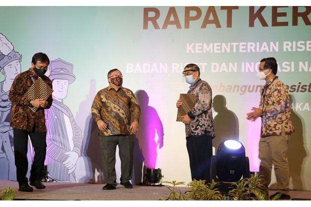 title Dorong Lahirnya Vaksin, Menristek Bentuk Tim Akselerasi Vaksin Merah Putih Dorong Lahirnya Vaksin, Menristek Bentuk Tim Akselerasi Vaksin Merah Putih