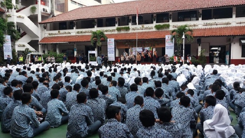 Siswa SMA/SMK/SLB di Jabar Akan Dapat Bantuan Rp700.000 dan Rp1,2 Juta Per Bulan