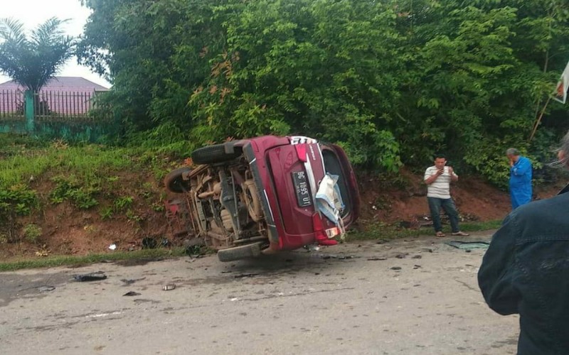 Motor Oleng Tertabrak Avanza, 2 Tewas 1 Kritis