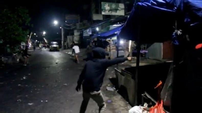 2 Kubu Pemuda di Makassar Tawuran, Polisi Lepaskan Tembakan Peringatan dan Gas Air Mata