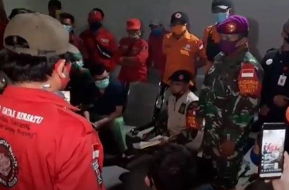 title Tak Terima Pasien Divonis Covid, Ormas Pemuda Datangi RS Royal Prima Medan Tak Terima Pasien Divonis Covid, Ormas Pemuda Datangi RS Royal Prima Medan